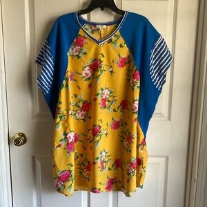 Umgee floral mix tunic size medium